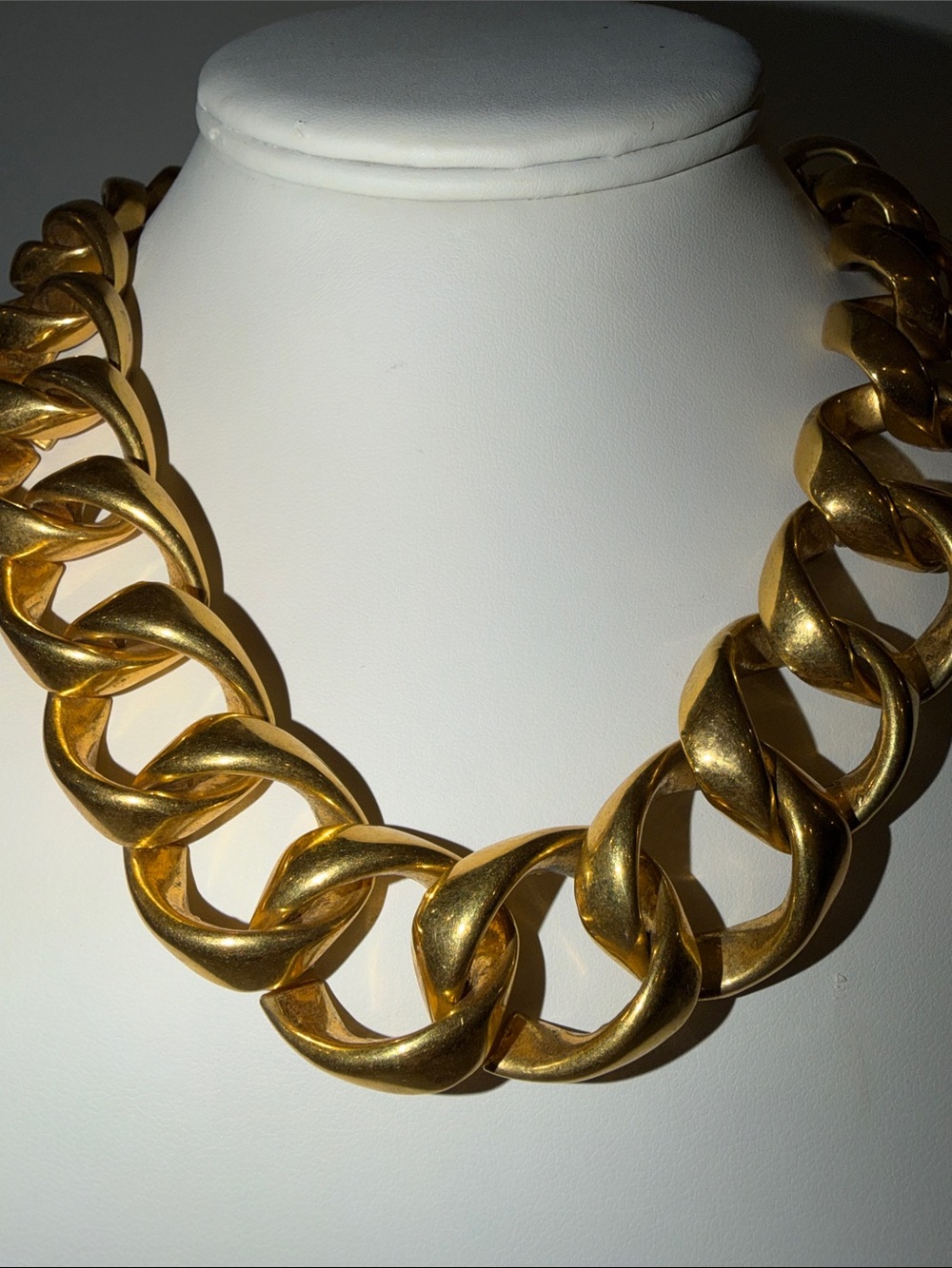 Heavy goldtone statement link necklace - Picture 6 of 12